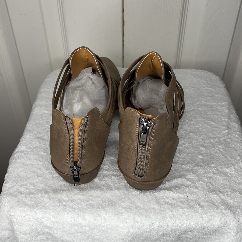 Sandals - Picture 7 of 8